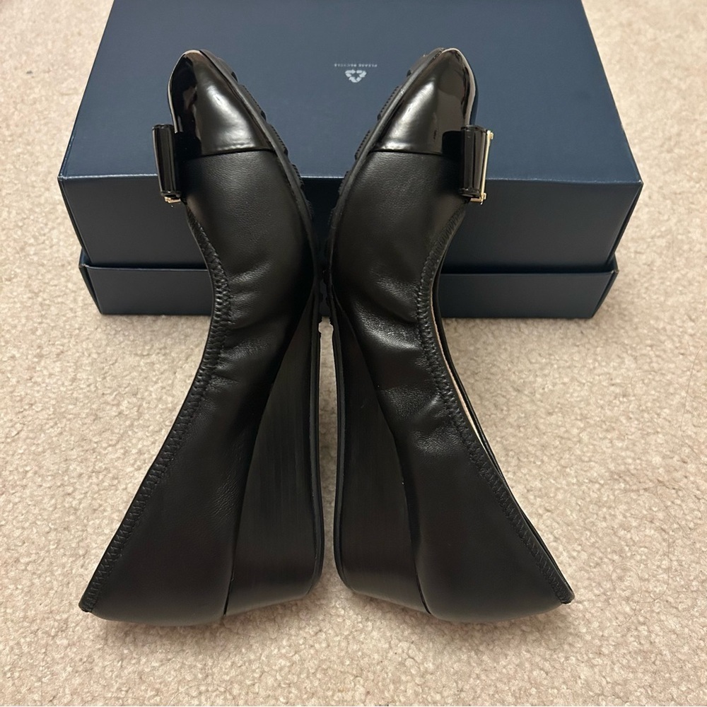 Cole Haan Emory Bow Wedge Pumps in Black Size 8B - Picture 7 of 10